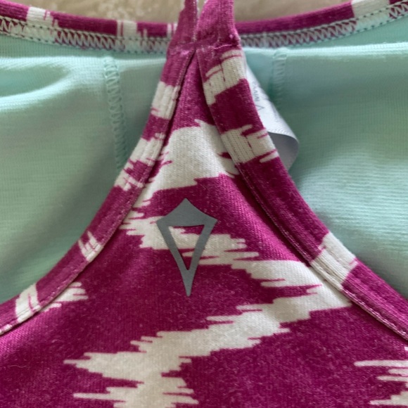 Ivivva tank - Picture 3 of 4